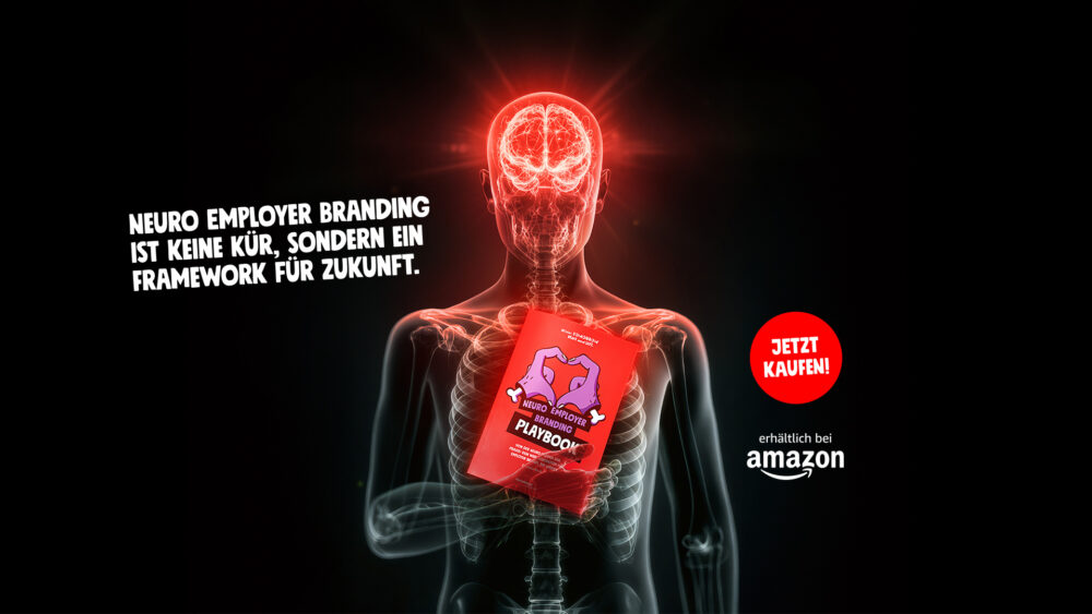 Von der Neuro-Theorie zur Praxis:  Dein Werkzeugkasten für Employer Brands, die wirken. Vergiss Folienfriedhöfe und Floskel-Feuerwerke: Employer Branding ist kein Hochglanz-Claim, sondern Handwerk fürs Hirn. Dieses Playbook liefert dir Tools, Checklisten & Hacks, die dort wirken, wo Entscheidungen wirklich fallen – tief im Gehirn der Menschen, die du gewinnen und halten willst. 💚 Und hier findest Du die ausführliche Beschreibung zu unserem Fachbuch: Neuro Employer Branding Playbook – Von der Neuro-Theorie zur Praxis: Dein Werkzeugkasten für Employer Brands, die wirken. Enter tomorrow. Brave and safe. Kochstrasse™ Daniela Reeh Von der Neuro-Theorie zur Praxis: Dein Werkzeugkasten für Employer Brands, die wirken. Vergiss Folienfriedhöfe und Floskel-Feuerwerke: Employer Branding ist kein Hochglanz-Claim, sondern Handwerk fürs Hirn. Dieses Buch gibt dir Tools, Checklisten und Hacks, mit denen du deine Arbeitgebermarke dort verankerst, wo Entscheidungen wirklich fallen – tief im Gehirn der Menschen, die du gewinnen und halten willst. „Eine starke Employer Brand entsteht nicht durch Versprechen, sondern durchs Erleben – Tag für Tag, Touchpoint für Touchpoint.“ so Daniela Reeh Die Autorin Daniela Reeh übersetzt Psychologie, Neurowissenschaft und Praxis in ein System, das funktioniert. Du lernst, wie Priming-Workshops zünden, warum Oxytocin stärker bindet als Gehaltstabellen – und wie du Kultur operationalisierst, die nicht nur stabil, sondern magnetisch wirkt. Neuro Employer Branding ist keine Kür. Es ist ein Neuro-Framework – für alle, die nicht im Gestern stecken bleiben wollen. Wer dieses Buch nutzt, versteht: Eine Arbeitgebermarke ist kein Projekt. Sie ist ein Prozess – und der Hebel, um im Kampf um Talente nicht nur mitzuspielen, sondern zu gewinnen.