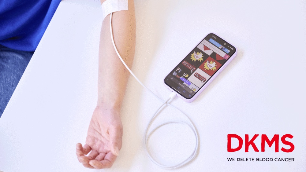 🌍 GIFs for Good – Kochstrasse™ x DKMS Wie man aus Mut, Kreativität und Neurostrategie globale Relevanz baut Im Kampf gegen Blutkrebs zählt jede Aufmerksamkeit. Deshalb hat sich die DKMS an uns gewandt – die Kochstrasse™: unabhängige Kreativ- und Neurostrategie-Agentur mit einer Mission: Enter tomorrow. Brave and safe. In einer Welt, in der Menschen mit Daumen kommunizieren und visuelle Codes Emotionen steuern, haben wir für die DKMS eine globale GIF-Branding-Offensive gelauncht. Auf den beiden größten GIF-Datenbanken der Welt – giphy.com/dkms und tenor.com/de/official/dkms – haben wir nicht nur bewegte Bilder erstellt, sondern Bewegung erzeugt. Und: unser Team ist super dolle stolz an einem „Better Tomorrow“ mitzuarbeiten.